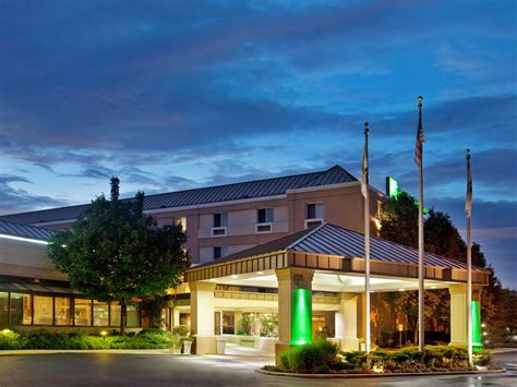 wheaton hotels